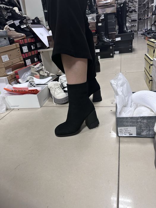 Обувь новая, оригинал - замш, размер 40