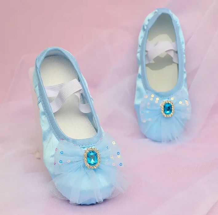 Елза пантофи и диадема