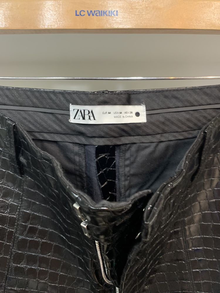 Pantaloni din piele ecologica Zara
