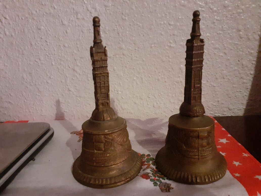 Lot doi clopotei vechi din bronz de colectie