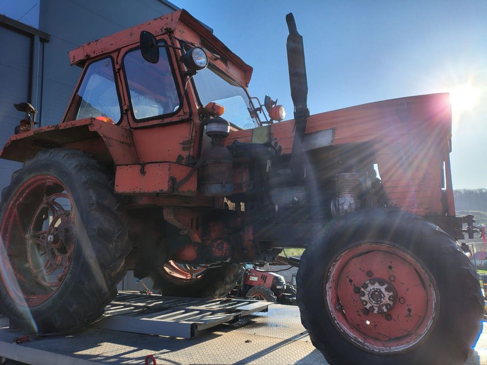 Dezmembrez Tractor U 651 4x4 cu motor Saviem