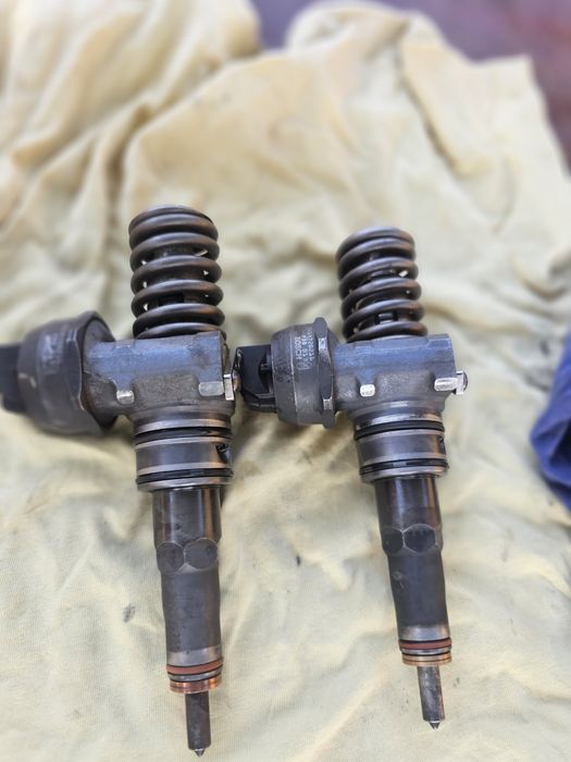 Vând 2 injectoare gama vag 1.9 131 hp cod CD