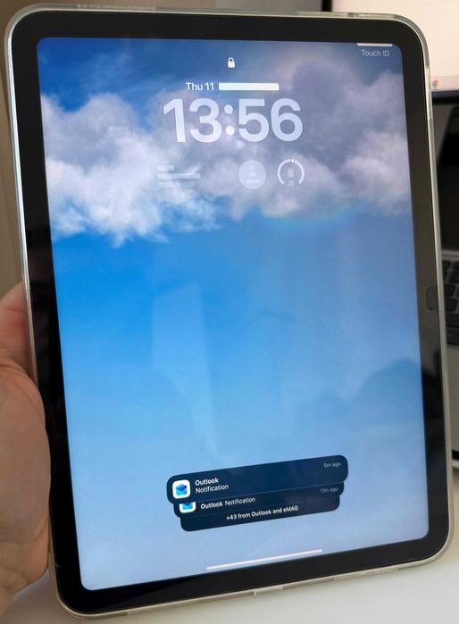 iPad 10 (2022) 64GB stare impecabila