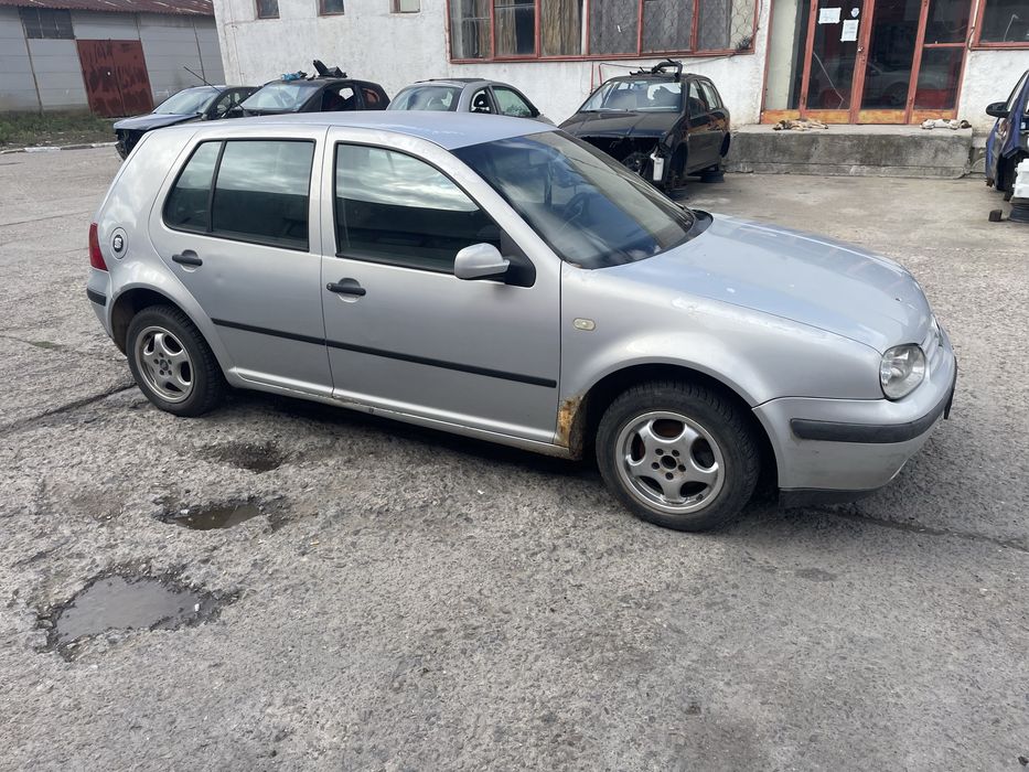 Vw golf 4 1.4 16 v 75 кс само на части