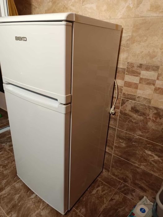 Хладилник в  много добро състояние.