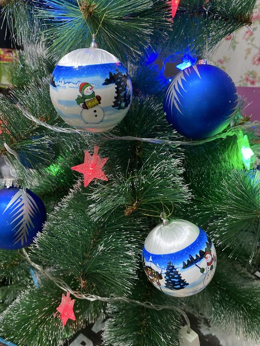 Елка настольная искусственная с игрушками и гирляндой