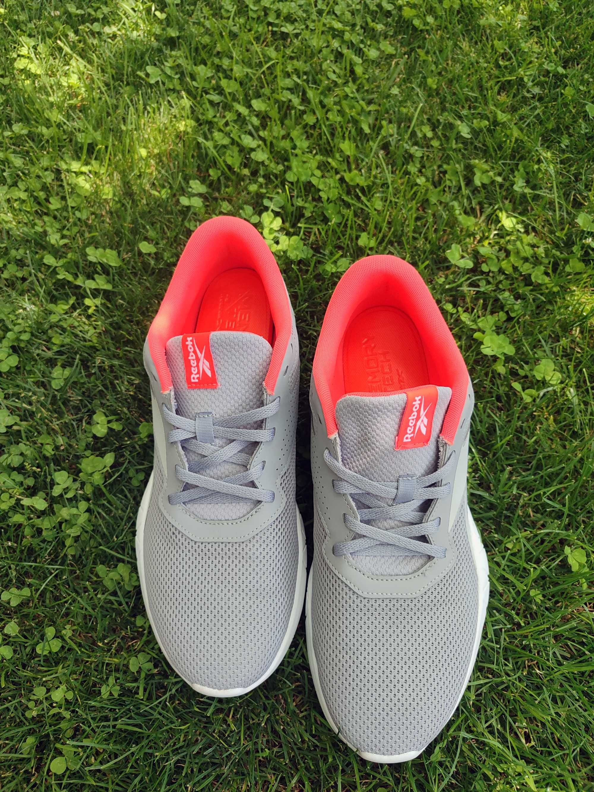 Reebok 43 EUR, 9 UK, 10 US