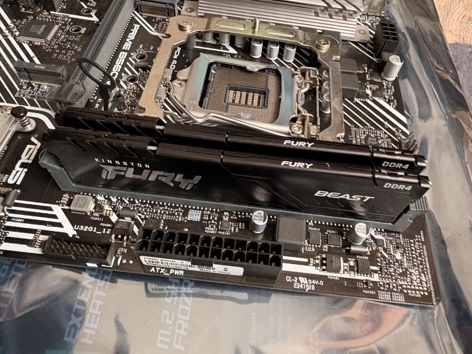 Placa de baza, memorie ram, cooler.