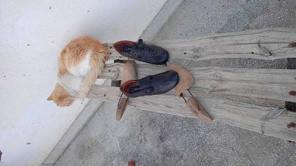 Колекция от ръчно правени и от лимитирана серия италиански обувки