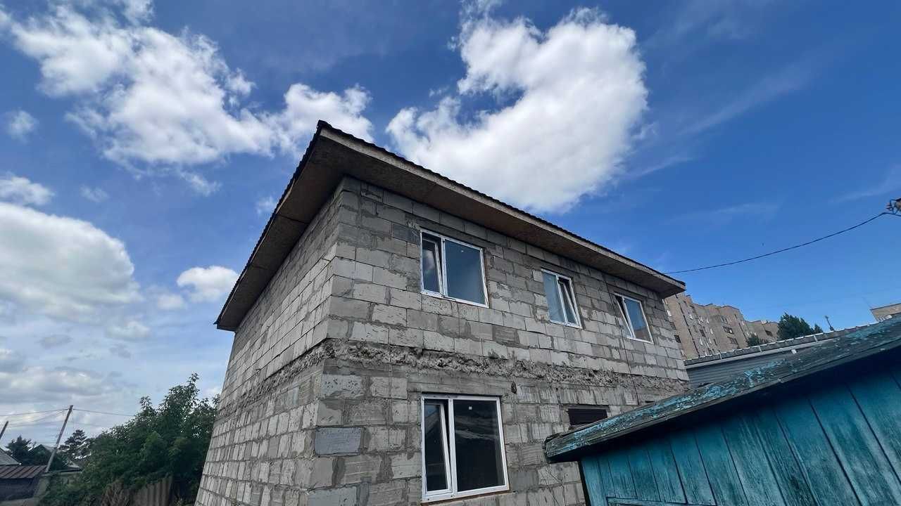 Продам ДОМ (два этажа) на разбор.