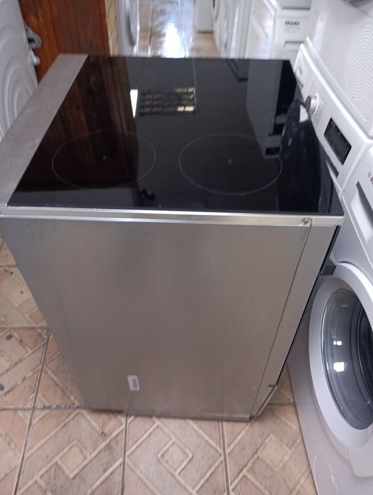 Иноксова свободно стояща печка с индукционни котлони Сименс Siemens