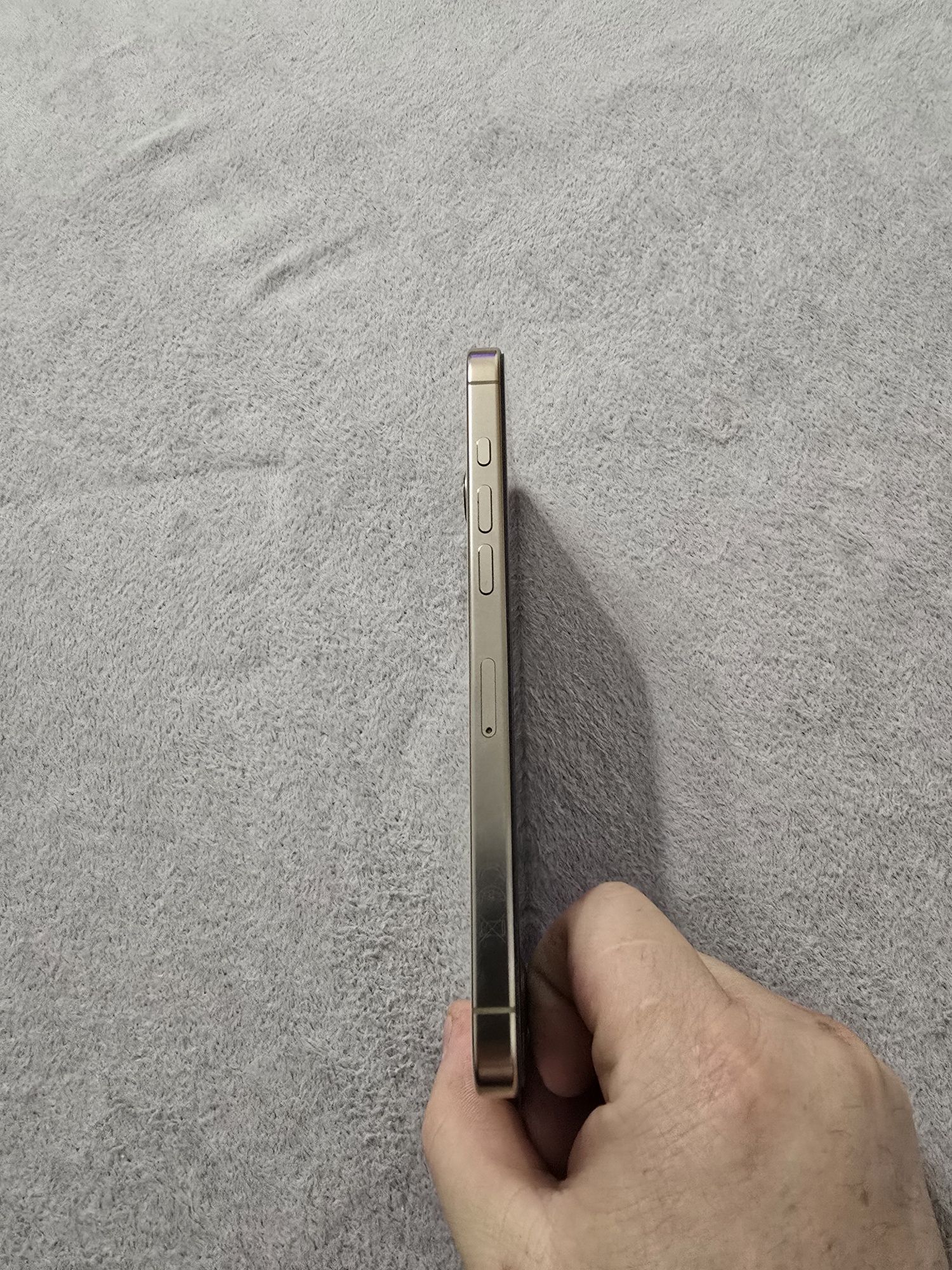 Продавам iphone 16 pro max 256 gb Desert Titanium