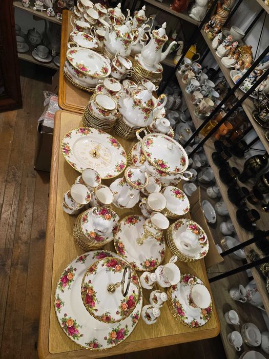 140 части !Royal Albert – Old Country Roses!
140 части  24K позлата !