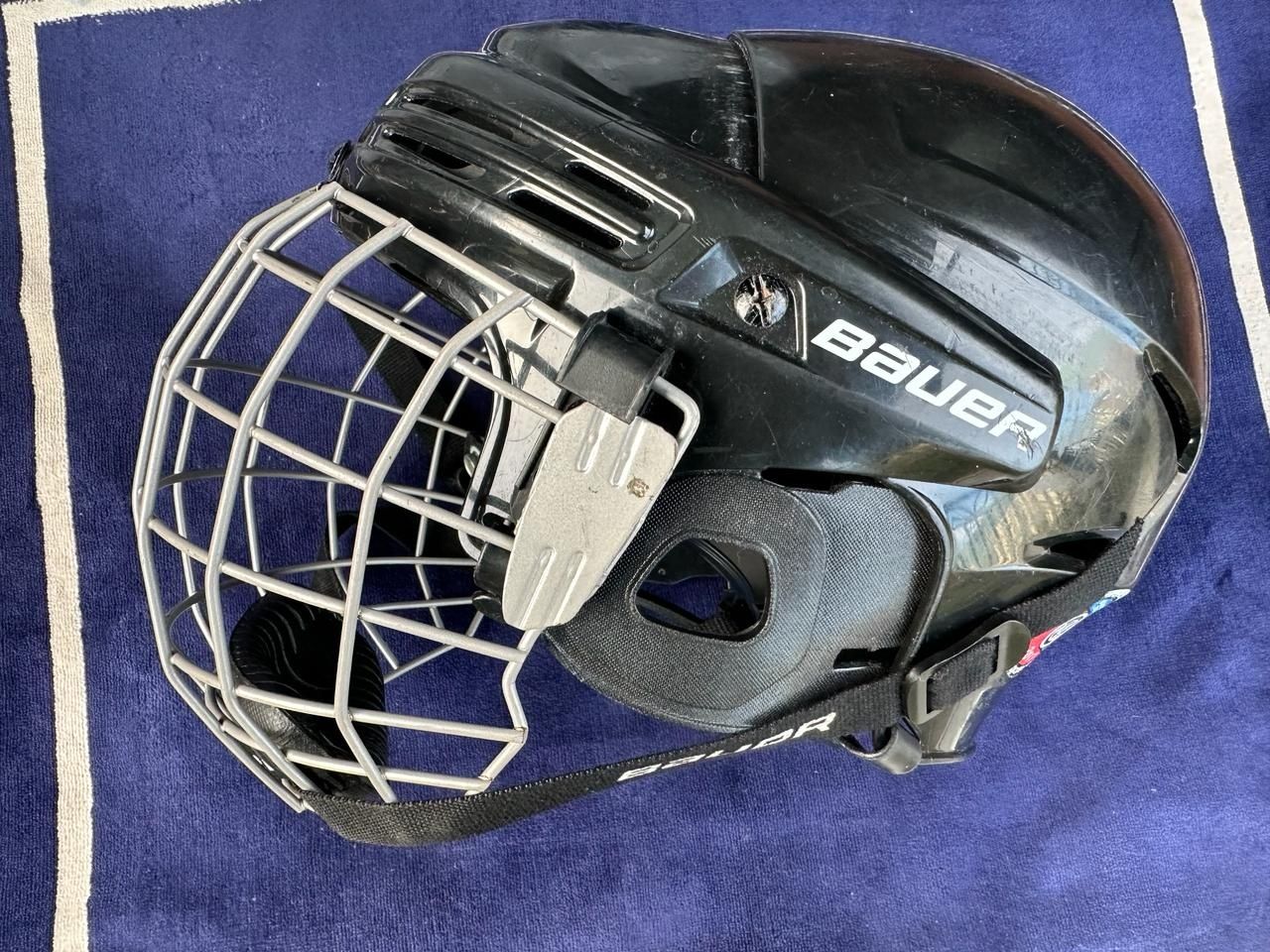 Продается хоккейный шлем детский