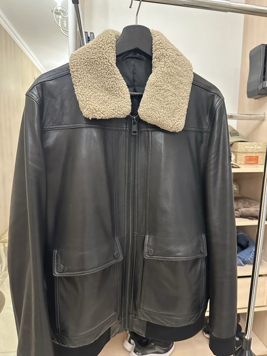 продам кожанную куртку Moncler