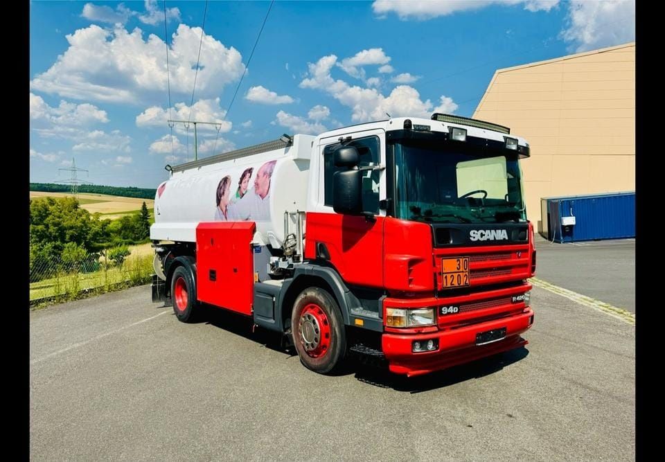 Autocisterna 9000  Litri  Pompa  2003 Stropitoare