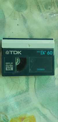 видео мини кассета  TDK для видеокамеры.