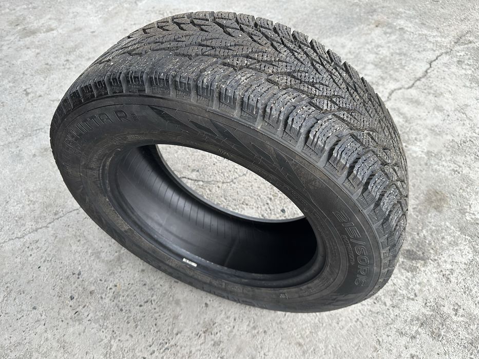 Шины зимние от Нокиан почти новые