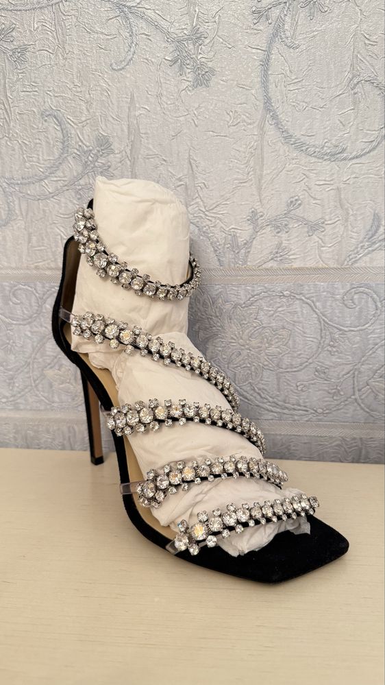 Продаю босоножки Jimmy Choo Josefine 100