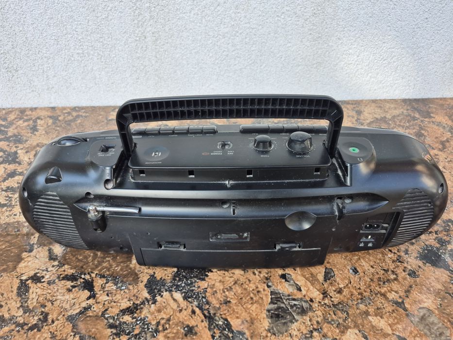 Radio casetofon marca Philips,model AW-7160