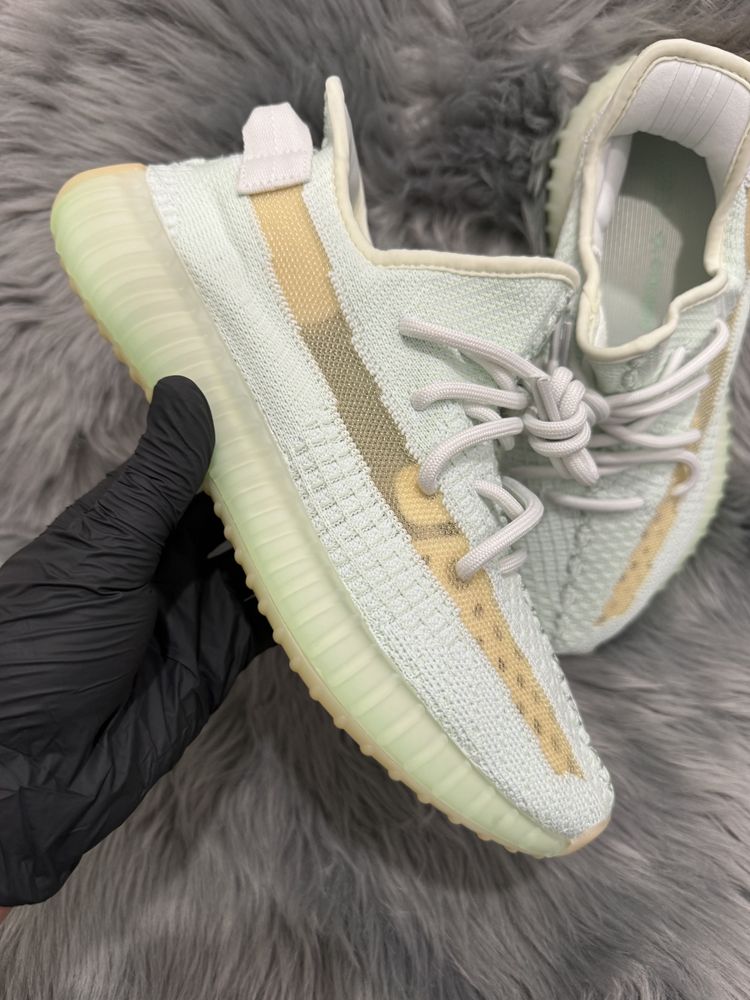 36-46 Yeezy 350 v2 Hyperspace