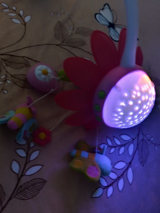 Vând carosel bebe cu proiector mare