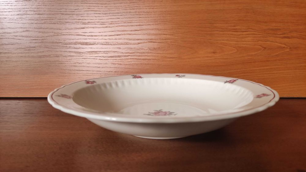 Швейцарска порцеланова купа с декор рози