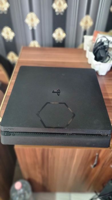Vând ps4 slim in stare buna