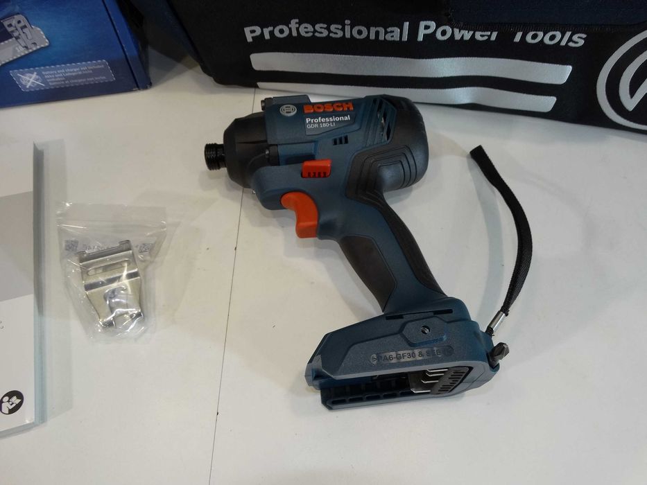 Ново - Bosch GDR 180-LI - Импакт драйвер + чанта