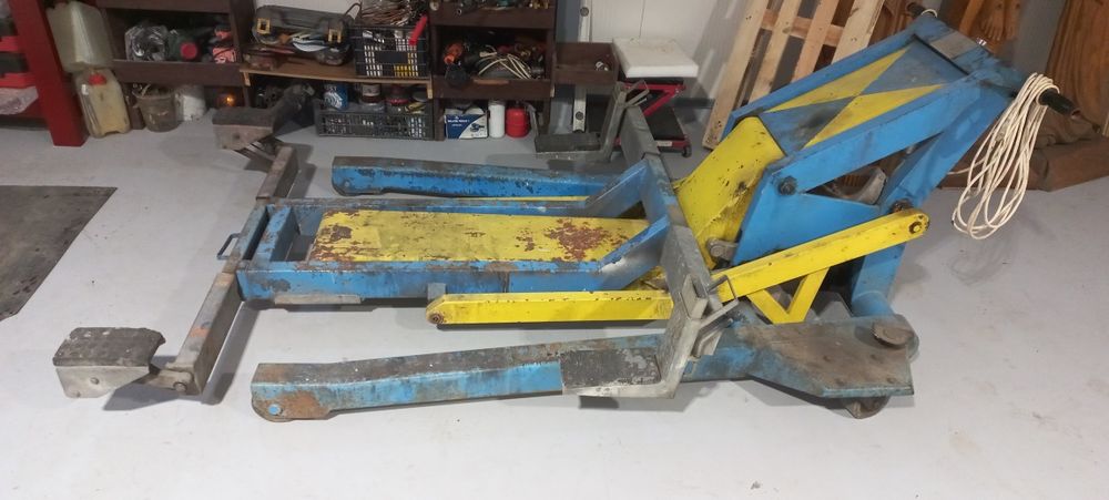 Elevator foarfeca 220v stare buna