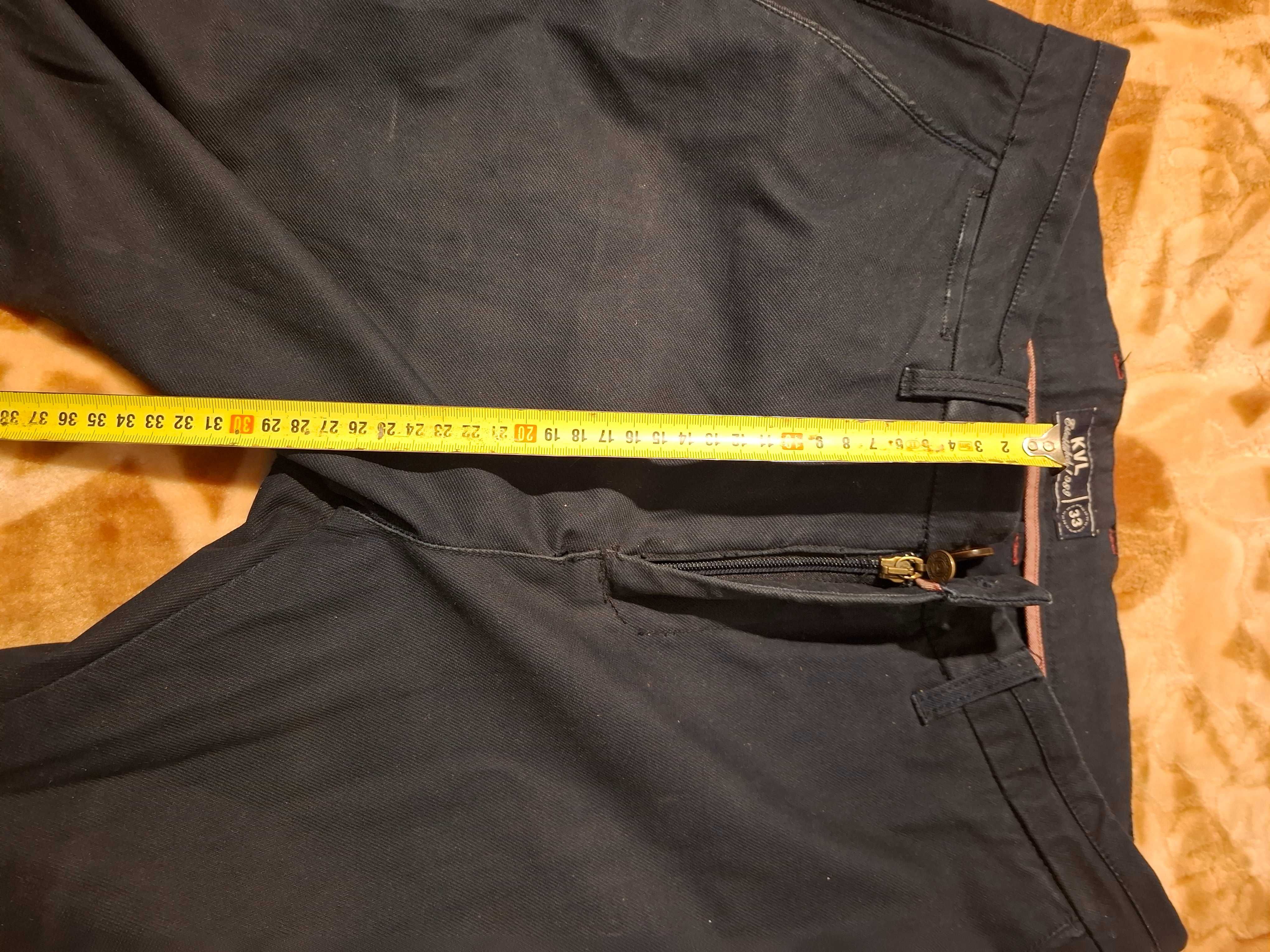 Pantaloni tip jeans
