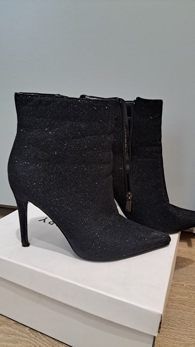 Бляскави боти 38