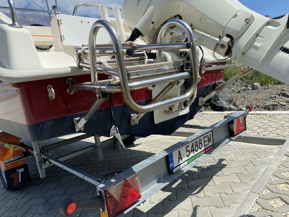 Лодка с регистрация и оборудване 570 60кс