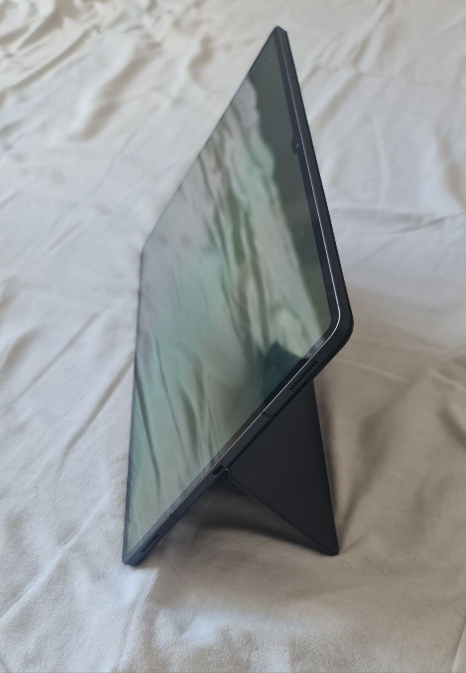 Samsung Tab S8 Ultra, 8GB RAM, 128GB și Husă tastatura originala