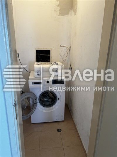 Просторен тристаен апартамент!
