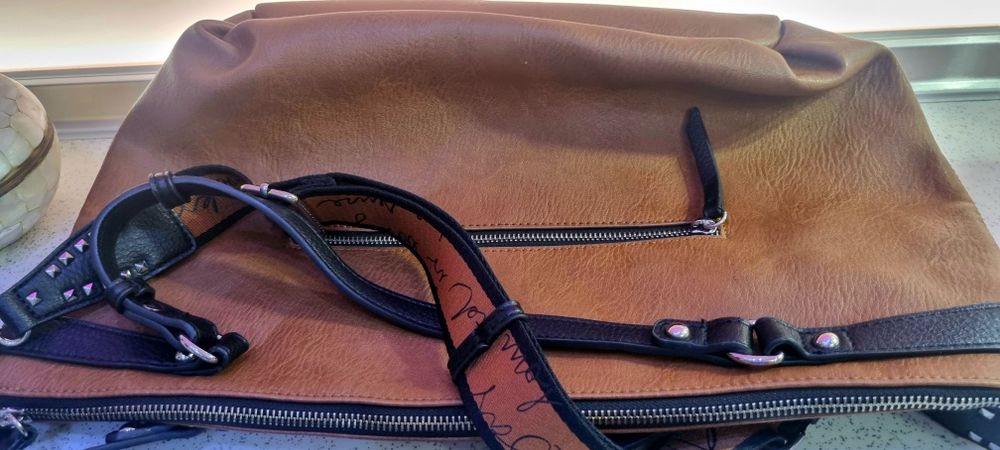 DISIGUAL и Gold & gold чанти на цена от 20лв. 35лв. 55лв.