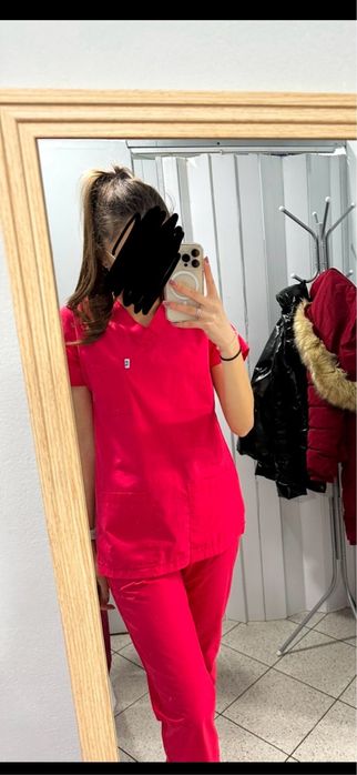 Vand costum medical fucsia