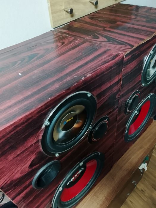 Vand boxe pasive , și seturi de ceai și cafea vechi plus 2 vaze