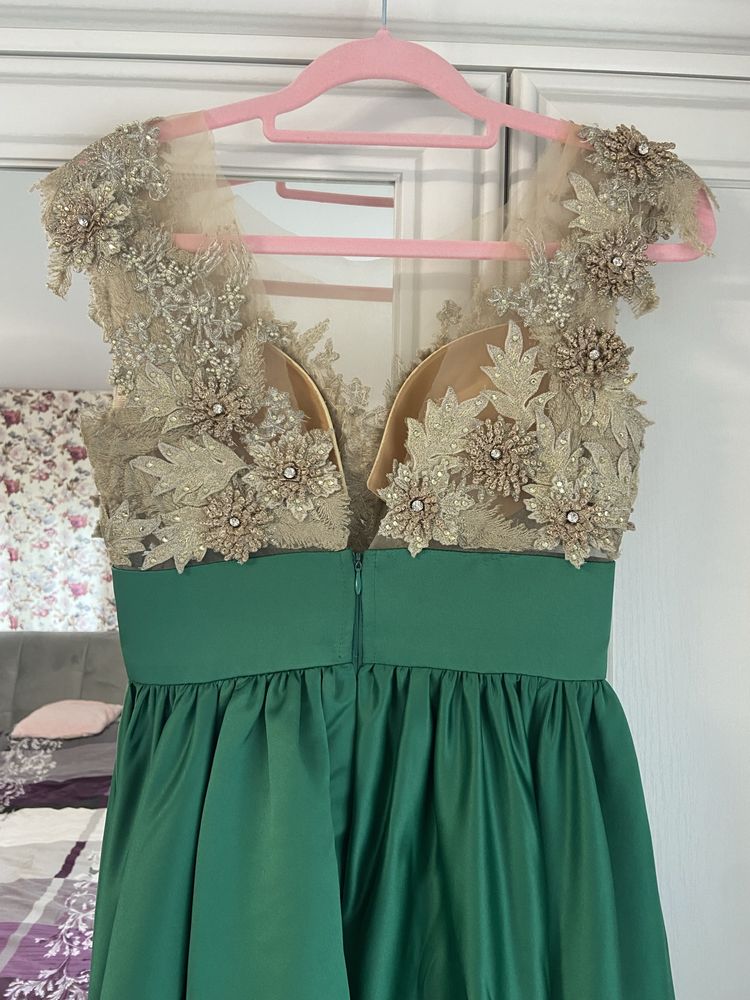 Vand rochie de ocazie, lunga, verde, cu dantela 3D