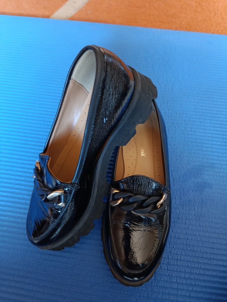 Pantofi negri, piele naturală lăcuită, marimea 36