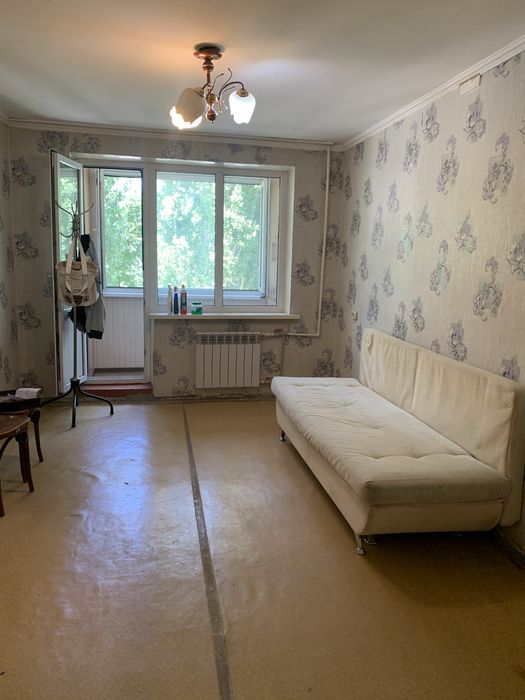 Продам 2-х ком. квартиру на 3 этаже в 6 мкр.