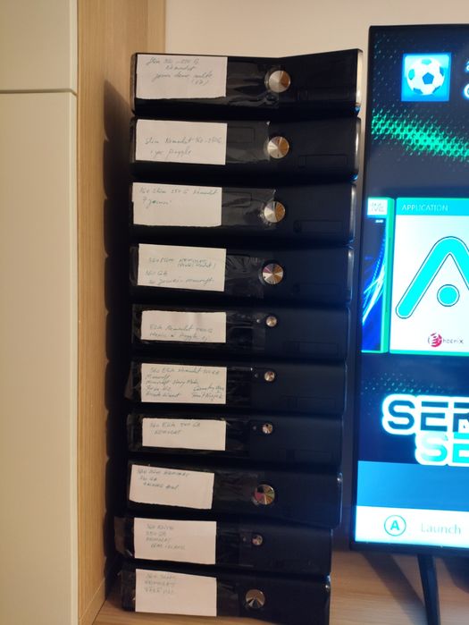 Xbox 360 cu un controller și hdd 250 gb