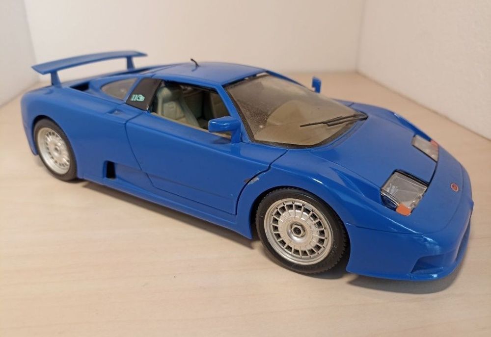 Bugatti 11QB
Scara 1/18
Bburago

Pozele reflectă realitatea. Se vinde