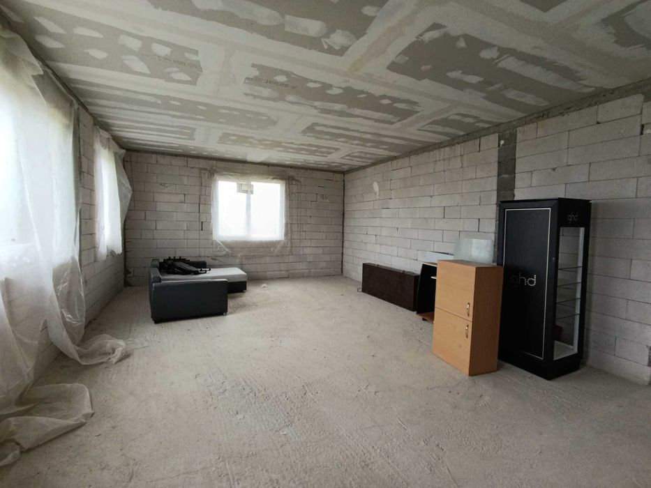 persoana fizica ofer :  Rezidență Elegantă cu Oportunități Uimitoare