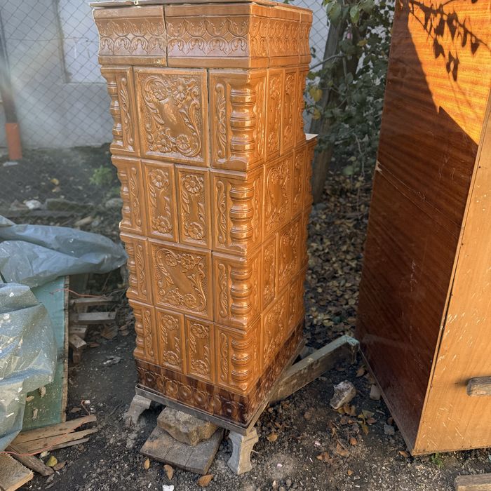 Soba pe cadru metal cu suporti