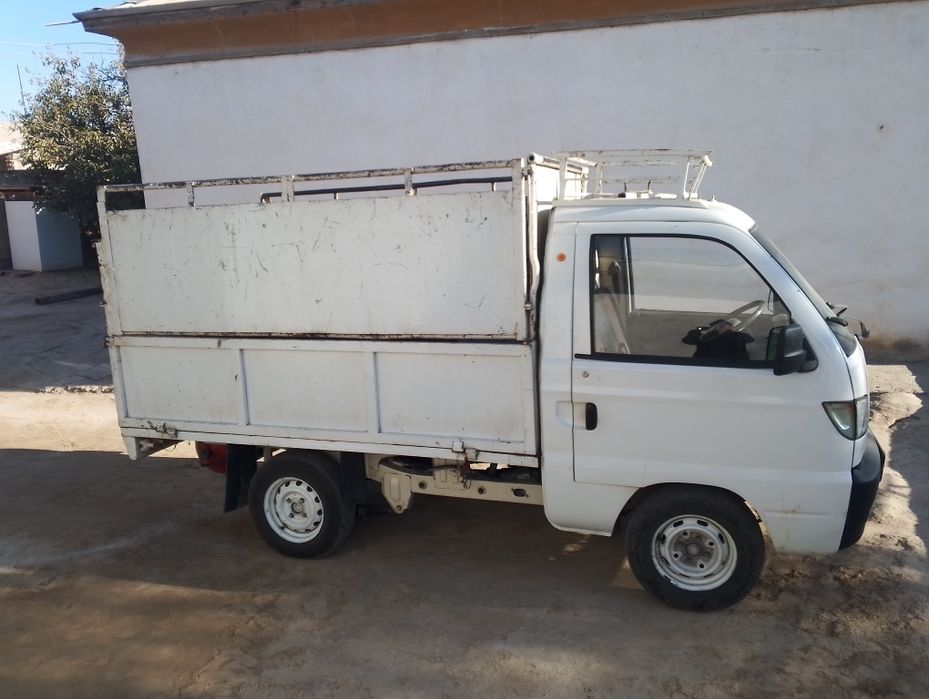 Хитой Лабо сотилади