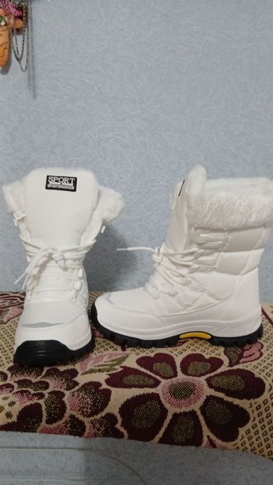 Продам зимние кросовки