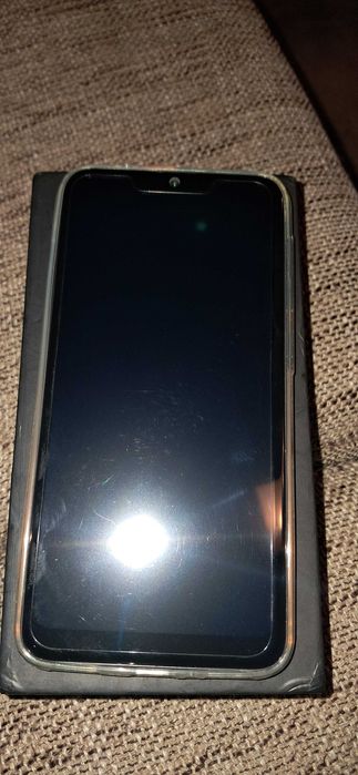 Продавам телефон нов