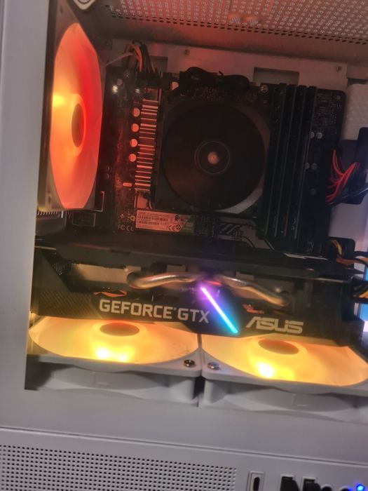 Хубав геймърски Компютър