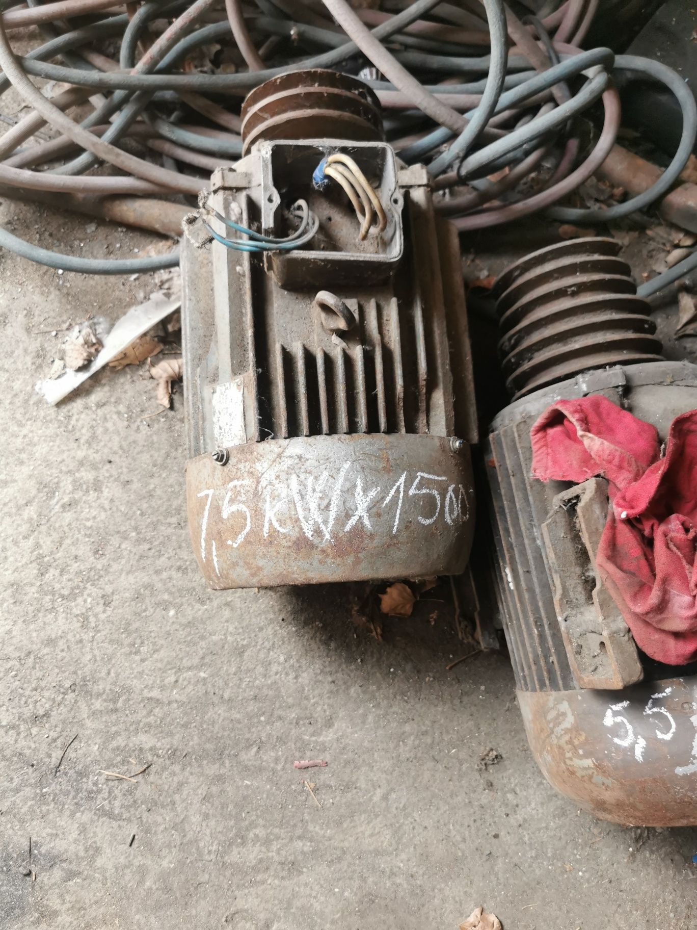 Vând 3  motoare electrice trifazate